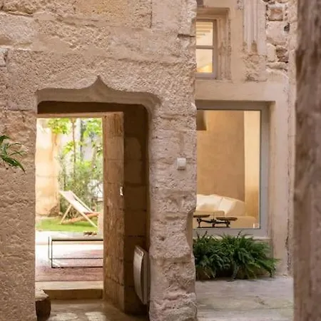 Private Mansion, Completely Renovated With Swimming Pool, In Historical Center * Arles